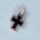 Cruz de plata y azabache
