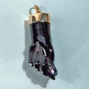 Higa de oro y azabache