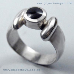 Anillo de plata y azabache