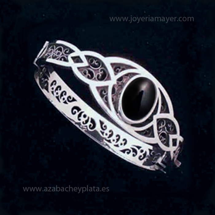Pulsera de plata y azabache