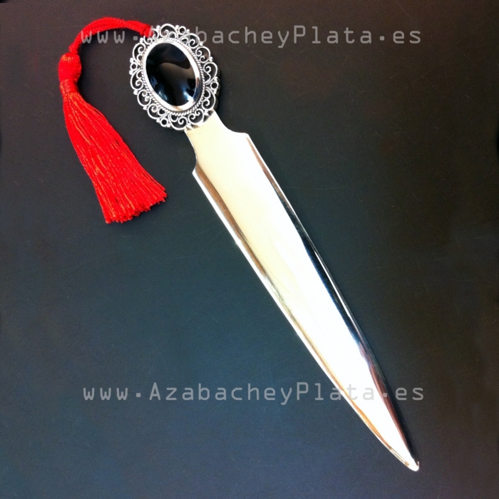 Abrecartas de plata y azabache