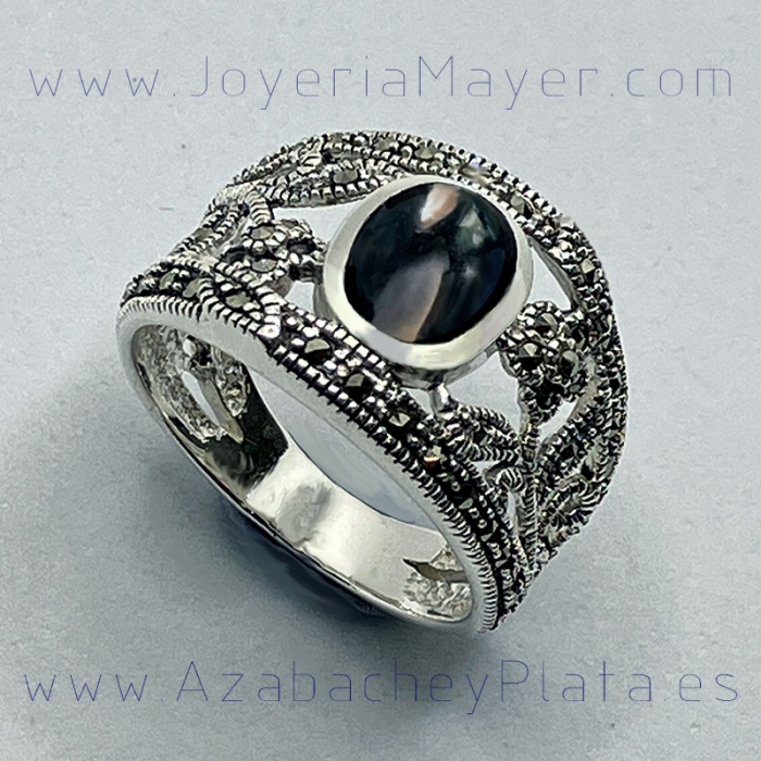 Anillo de plata y azabache con marcasitas