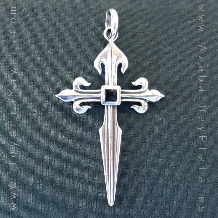 Cruz de Santiago de plata y azabache