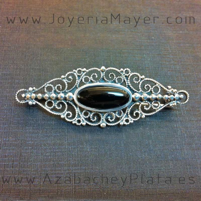 broche de plata labrada y azabache