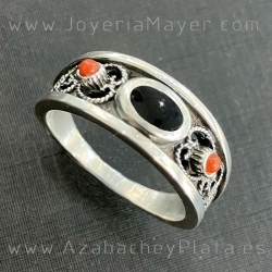 Anillo de plata y azabache