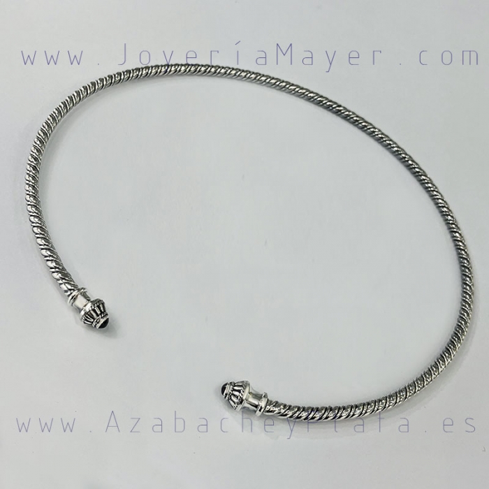 Collar torque celta de plata y azabache