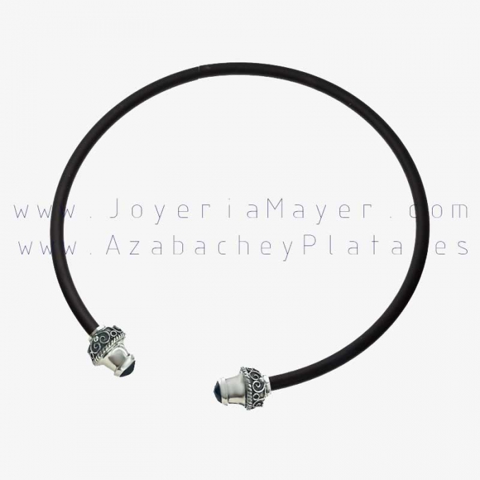 Collar torque celta de plata y azabache