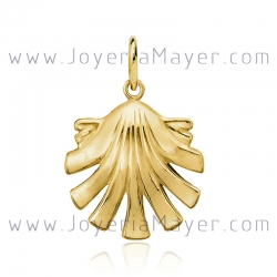Compostela shell gold pendant