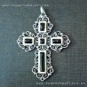 Cruz de plata y azabache
