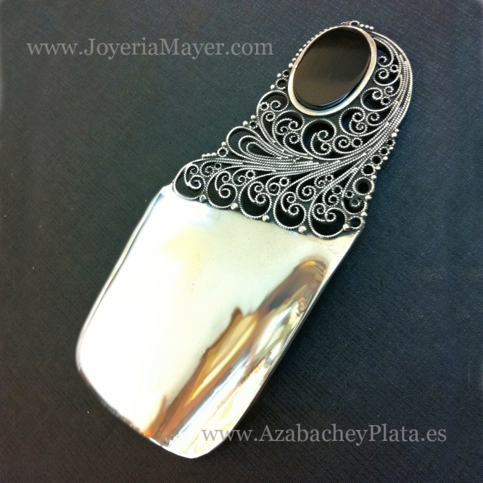 Shoehorn silver and jet