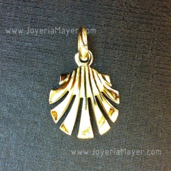 Compostela Shell gold pendant