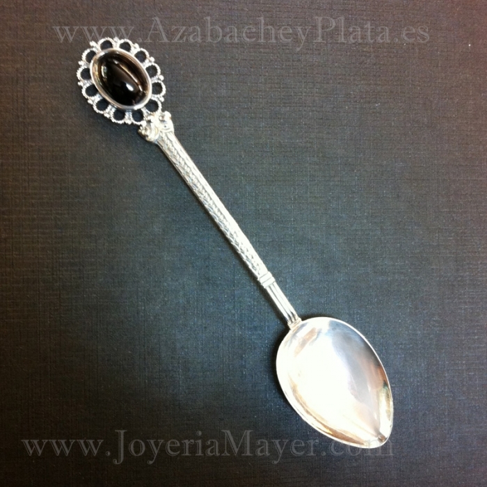 Cucharilla de plata y azabache
