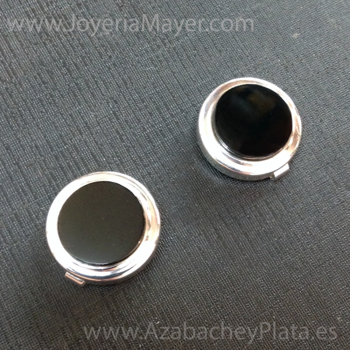 Cubrebotones de plata y azabache 