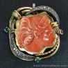 Broche camafeo de coral, plata y oro