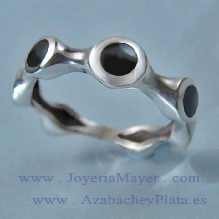 Anillo de plata y azabache