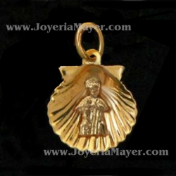 Compostela shell gold pendant