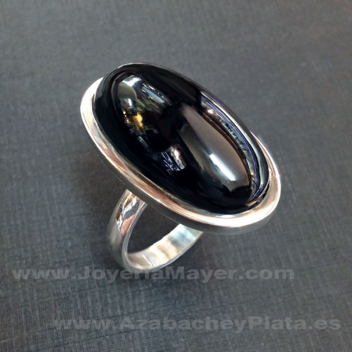 Anillo de plata y azabache