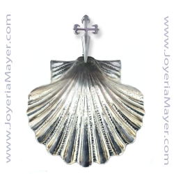 Concha de bautismo de plata con cruz de santiago